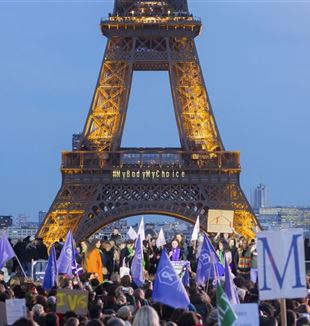Paris, manifestations après la révision de la Constitution (Photo Vincent Isore/IP3 via ZUMA Press/Ansa)