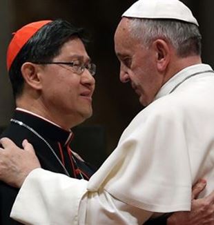 Le Cardinal Tagle avec le Pape