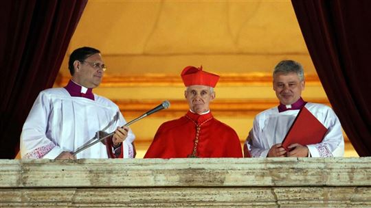 Le cardinal Tauran annonce l'élection du pape François, le 13 mars 2013