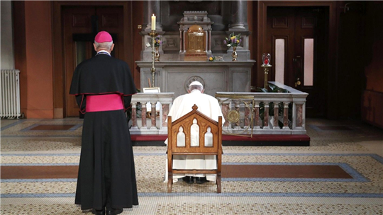 La prière pour les victimes des abus dans la Cathédrale St. Mary
