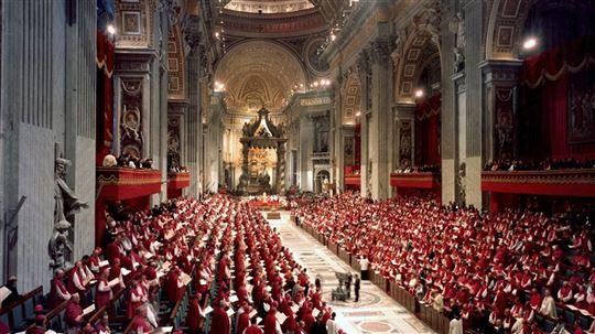 Une session du Concile Vatican II dans la Basilique Saint Pierre