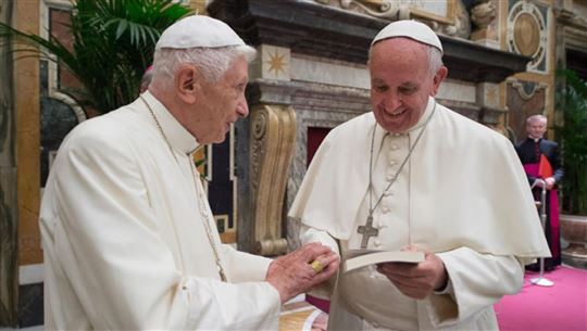 Benoît XVI, pape émérite, et François