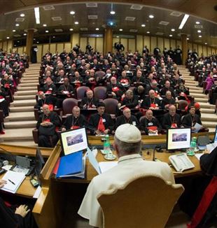 Le Pape François présidant le Synode