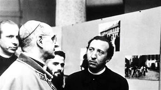 Le cardinal Montini avec don Giussani