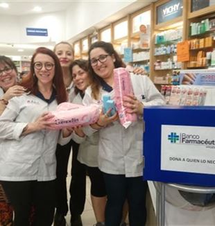 La collecte des médicaments dans une pharmacie à Buenos Aires