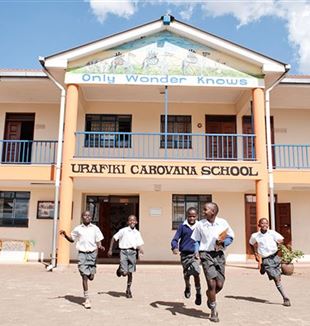 Lycéens du Kenya aidés par l’Avsi
