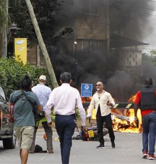 Flammes devant l’hôtel Dusit de Nairobi après l’attaque.