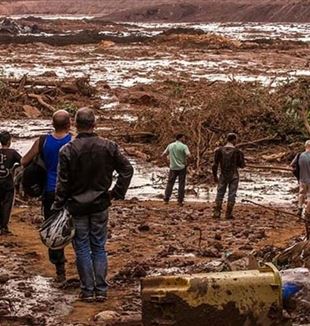 Secouristes après la rupture de la digue de Brumadinho, le 25 janvier passé, qui a causé la mort de 165 personnes