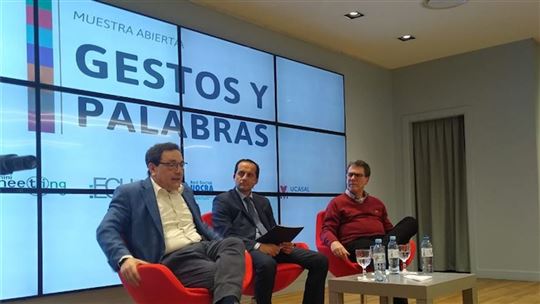 La rencontre avec, de gauche à droite, le journaliste Sergio Rubín, Fernando Giles et Marcelo Figueroa, pasteur et théologien protestant