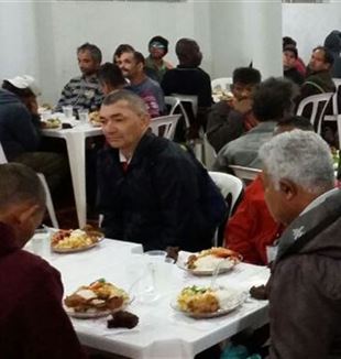Le dîner à la paroisse Bom Jesus dos Passos, à São Paulo du Brésil 