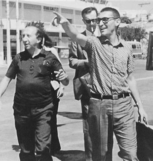 De gauche à droite : don Giussani, don Francesco Ricci et don Pigi Bernareggi. São Paulo, 1974 (©Fraternité de CL)