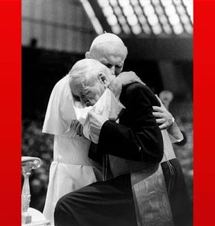 L'étreinte entre le pape Jean Paul II et le cardinal Stefan Wyszyński (photo: ServizioFotograficoOR/CPP)