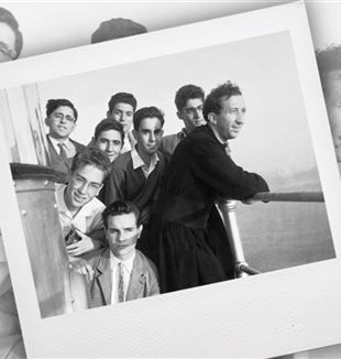 Don Luigi Giussani avec des jeunes au phare de Portofino en 1956 (Archive Fraternità CL)