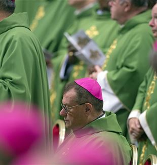 Monseigneur Pezzi pendant le Synode des évêques (Alessia Giuliani/Catholic Press Photo)