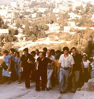 Don Giussani lors du pèlerinage en Terre Sainte en 1986 (Fraternité CL)