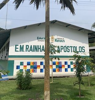 La façade de l'L'École Agricole Reine des Apôtres à Manaus, Brésil